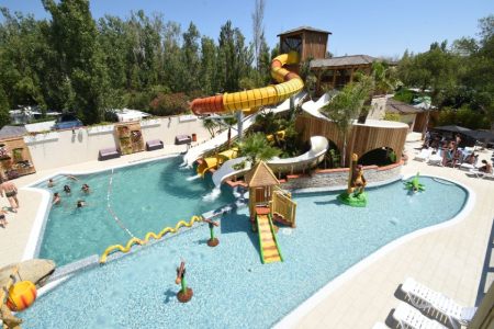 camping avec espace aquatique près de Perpignan : les surveillants de baignade veillent sur vous !